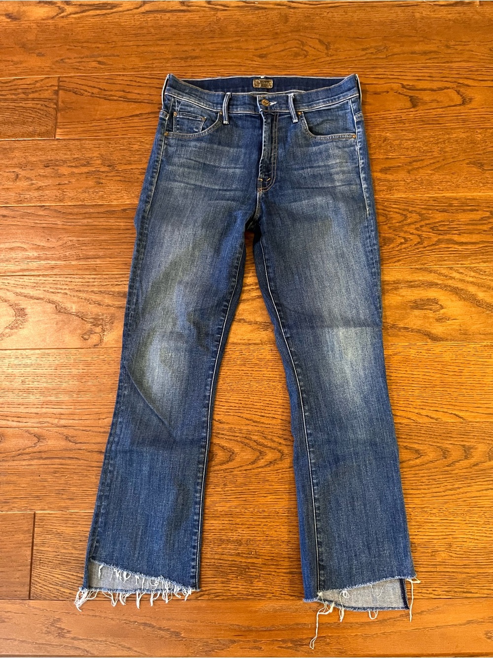 MOTHER Insider Cropped Step Fray Raw-Hem Jeans in Washed Blue